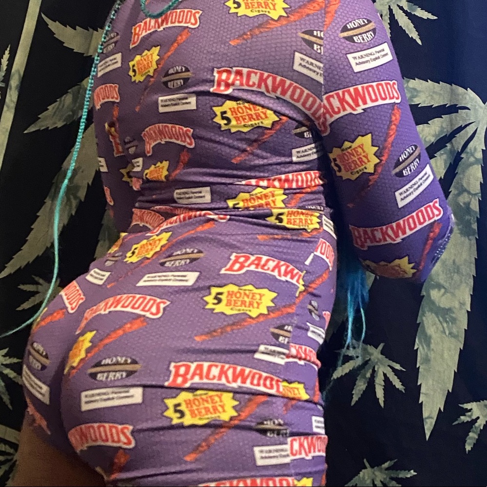 ‼️ BACKWOODS ONESIES - Picture 3 of 4